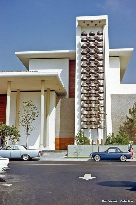 Oc California, Googie Architecture, Midcentury Architecture, Fashion Island, Vintage Architecture, Island Fashion, Mid Century Architecture, Mid Century Decor, Modern Buildings