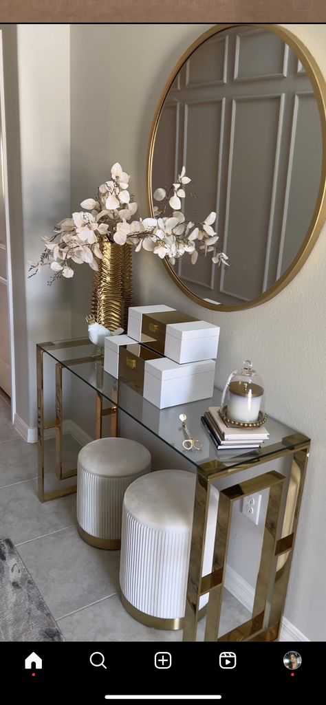 Entryway Decor Glam, Entryway Ideas Glam, Home Entrance Decor Entryway Front Entry, White And Gold Apartment Decor, Gold Accent Room, Entryway Ideas Gold, Entry Foyer Ideas Entrance Modern, Entryway Decor Gold, Glam Entryway Ideas