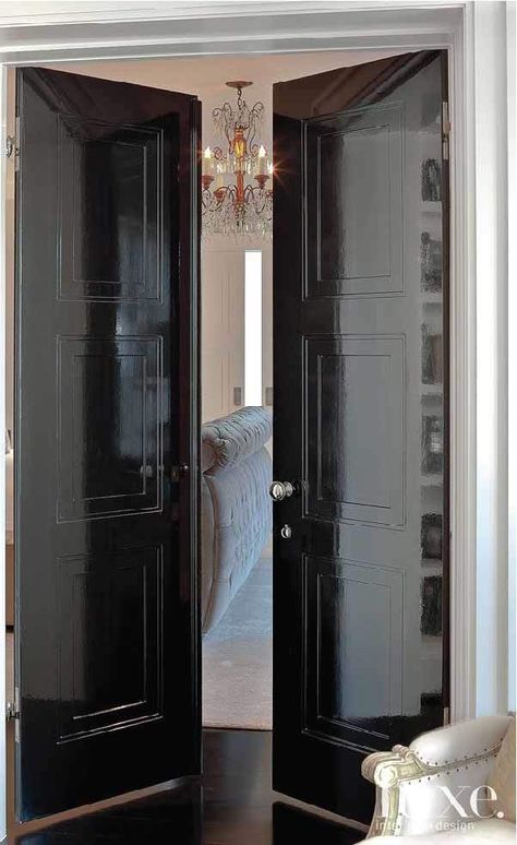 Black is in, especially on interior doors. This high gloss example is stunning. High Gloss Furniture, Bedroom Black, Luxe Interiors, Open Door, Interior Design Magazine, Black Doors, Bedroom Doors, Beautiful Doors, Home Fashion