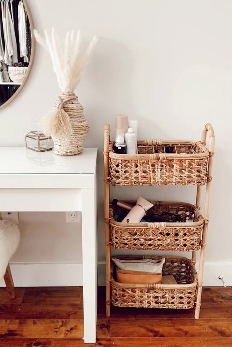 Boho Makeup Organization, Boho Home Organization, Boho Room Organization, Bedroom Makeup Organization, Boho Makeup Room Decor, Makeup Organization Shelf, Boho Makeup Vanity Ideas, Boho Bedroom Vanity, Rattan Makeup Vanity