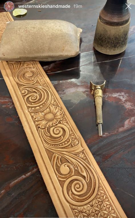 Western Leather Belt Patterns, Leather Tooled Guitar Strap, Hand Tooled Leather Belt, Leather Belt Tooling Patterns, Leather Guitar Strap Pattern, Tooled Belts, Handmade Leather Work, Leather Embossing, Leather Working Projects