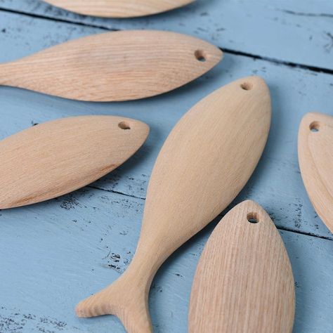 Diy Wood Snowman, Wooden Fish Decor, Wood Cow, Wooden Box Crafts, Diy Nautical Decor, Fish Craft, Pour Acrylic, Thanksgiving Crafts Preschool, Snowman Crafts Diy