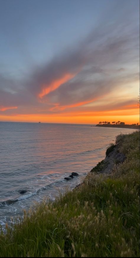 santa barbara cliff sunset Cliff Sunset, California Beach, Landscape Pictures, Beach Sunset, Santa Barbara, Backpacking, California, Quick Saves, Nature