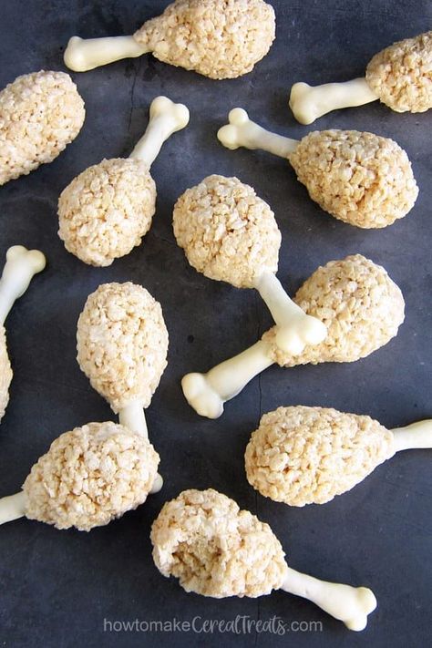 Celebrate Thanksgiving by serving these fun Rice Krispie Turkey Legs for dessert. Each of these Thanksgiving Rice Krispie Treats combines crispy and crunchy turkey leg shaped marshmallow cereal treats with white chocolate dipped pretzels. Thanksgiving Rice Krispie Treats, Marshmallow Cereal Treats, White Chocolate Dipped Pretzels, Rice Krispie Turkey, Thanksgiving Rice, Marshmallow Cereal, Recetas Halloween, Dipped Pretzels, Chocolate Dipped Pretzels