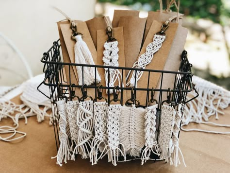 Diy Pop Up Display Ideas, Macrame Packaging, Macrame Business, Diy Macrame Wall Hanging, Craft Fair Booth Display, Pola Macrame, Craft Market Display, Makramee Diy, Craft Fairs Booth