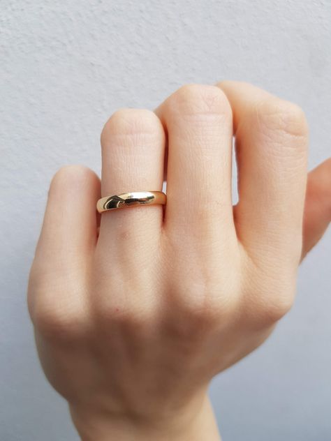 Minimalist Gold Couple Rings For Marriage, Luxury Gold Minimalist Couple Rings, Minimalist Gold Couple Rings With Simple Design, Minimalist Wedding Couple Rings With Simple Design, Minimalist Gold Couple Rings As Gift, Matching Promise Rings, Wedding Rings Sets His And Hers, Gold Band Wedding Ring, Wedding Rings Art