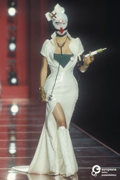 Galliano Couture, Dior Winter, 2000s Runway, Costumes Design, House Of Dior, Dark Beauty Magazine, Runway Hair, Catwalk Fashion, French Fashion Designers