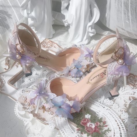 Fairy Wedding Shoes, Butterfly High Heels, Cottagecore Shoes, Wedding Butterfly, Kawaii Fairy, Pearl Decorations, Kitten Heel Shoes, Fairy Wedding, Butterfly Wedding