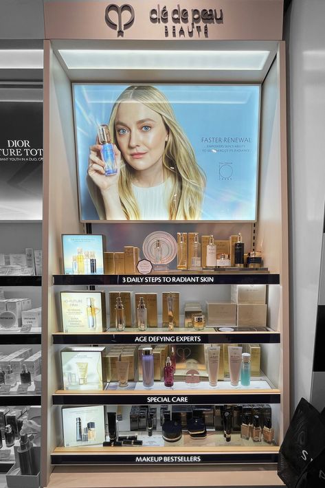 blackunit_20231125_2279_sephora_clecle Beauty Visual Merchandising, Skin Care Display, 111 Skin, Shelf Talkers, Store Plan, Furniture Acrylic, Makeup Display, Sneeze Guard, Acrylic Organizer Makeup