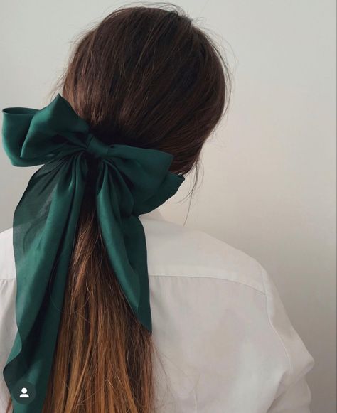 Vintage Ribbon Hairstyle, Green Bow Hairstyle, Green Ribbon Hairstyle, Green Bow Aesthetic, Green Hair Ribbon, Sarcoline Aesthetic, Fancy Buns, Green Coquette, Green Academia