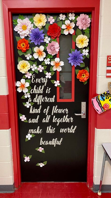 Classroom Door Flowers, Flower Door Decorations, Flower Bulletin Board Ideas, Spring Door Ideas For Classroom, Spring Door Ideas, Door Decorations Classroom Spring, Class Door Decoration Ideas, Spring Classroom Ideas, Spring Classroom Door Ideas