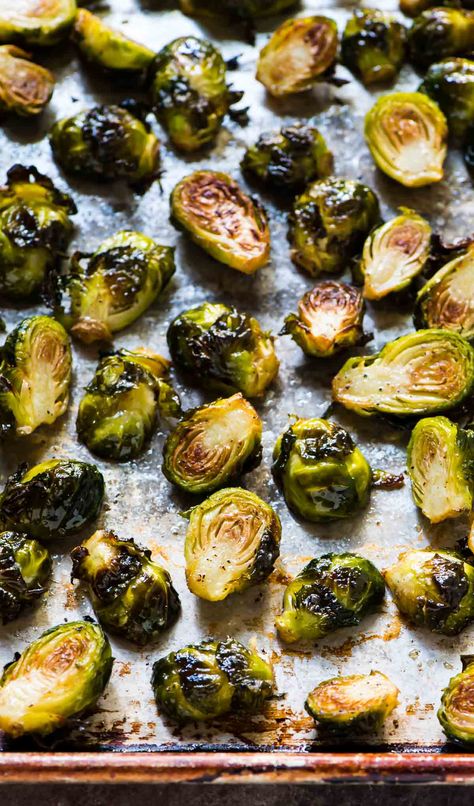 Best Roasted Brussel Sprouts, Grilled Brussel Sprouts, Oven Roasted Brussels Sprouts, Raclette Originale, Galette Des Rois Recipe, Brussel Sprout Recipes Roasted, Roasted Sprouts, Roasted Brussel, Roasted Brussels Sprouts