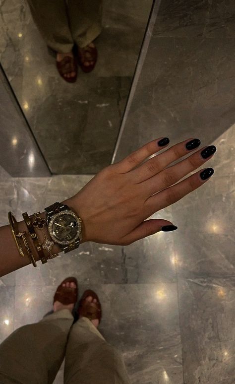 Rolex Dark Aesthetic, Rolex Asthetic Picture, Gold Rolex Women, Board Night, Black Rolex, Rolex Watches Women, Rolex Women, Gold Rolex, Aesthetic Women