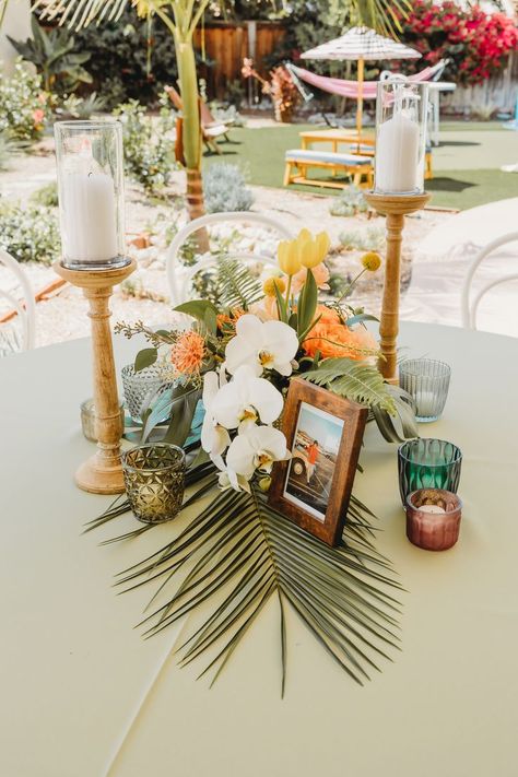 Tropical Tablescape, Bird Of Paradise Wedding, Tropical Wedding Theme, Tropical Wedding Decor, Tropical Wedding Inspiration, Paradise Wedding, Tropical Wedding Flowers, Costa Rica Wedding, Tropical Bridal Showers