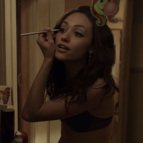 Fiona Gallagher Fiona Gallagher Makeup, Emmy Rossum Shameless, Emily Rossum, Emma Rossum, It Girl Party, 2000s It Girl, Uk Aesthetic, Shameless Characters, Lip Gallagher