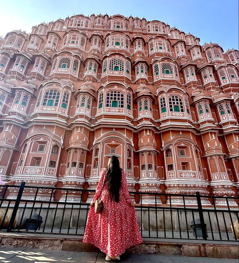 Jaipur Pics Ideas, Hawamahal Jaipur Photography, Poses In Jaipur, Poses In Rajasthan, Jaipur Photoshoot Ideas, Jaipur Photography Instagram, Jaipur Photography Poses, Jaipur Poses, Rajasthan Photoshoot