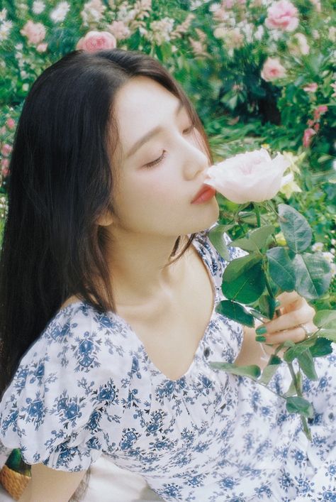 Red Velvet's Joy drops spring mood sampler for her solo special album 'Hello' | allkpop Joy Hello, Red Velvet Photoshoot, Joy Instagram, Joy Rv, Joy Red Velvet, Soo Young, My Joy, Red Velvet Joy, Park Sooyoung