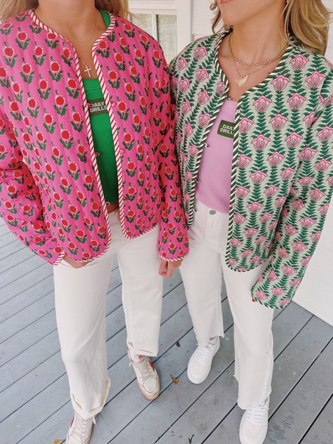 #preppy #floral #grandmillennial #spring Grand Millennial Fashion, Grandmillennial Outfits, Nantucket Aesthetic Clothes, Quilt Jacket Outfit, Quilted Jacket Outfit, 19th Bday, Quilt Clothes, Sick Fits, Preppy Winter Outfits