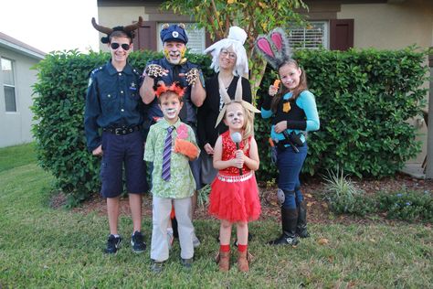 Zootopia Family Costume Zootopia Costume Family, Zootopia Family Costume, Zootopia Costume, Zootopia Cosplay, Disney Family Costumes, Disney Halloween Costumes, Halloween Time, Dapper Day, Halloween 2022