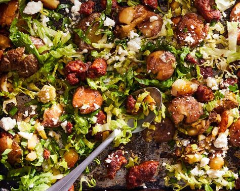 Smashed Potato and Chorizo Sheet Pan Salad Sheet Pan Salad, Chorizo Salad, Protein Salad Recipes, High Protein Salads, Crispy Smashed Potatoes, Protein Salad, Lime Vinaigrette, Low Carb Meal Plan, Pan Dinners