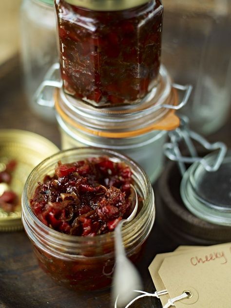 Cheeky chilli-pepper chutney Christmas Chutney Recipes, Christmas Chutney, Chilli Chutney, Edible Christmas Gifts, Chilli Jam, Chilli Recipes, Jamie Oliver Recipes, Chilli Pepper, Sweet Chilli