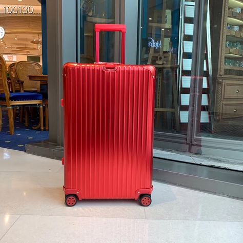 Rimowa Luggage Rimowa Luggage Red, Red Suitcase Aesthetic, Mochila Chanel, Rimowa Luggage, Luggage Red, Android App Design, Airport Pictures, Travel Chic, Money On My Mind