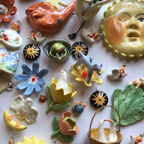 Mini Ceramics, Bazar Ideas, Clay Magnets, Air Dry Clay Projects, Small Sculptures, Ceramics Pottery Art, Clay Art Projects, Ceramics Ideas Pottery, Sculpture Clay