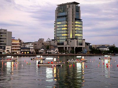 Matsue Japan | Matsue city seen from Lake Shinji International Tourism, Shimane, Old Castle, Exploring The World, Willis Tower, Nara, Capital City, Asia Travel, The Capital