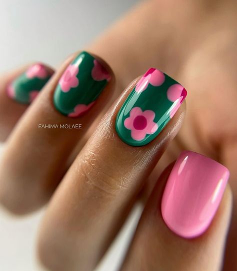 Pink And Green Gel Nails, Green And Pink Gel Nails, Nails Flowers Simple, Summer Manicure Ideas Gel, Short Nails Flowers, Green And Pink Nails Designs, Simple Elegant Nail Art, Hot Pink Short Nails, Nails Green Pink