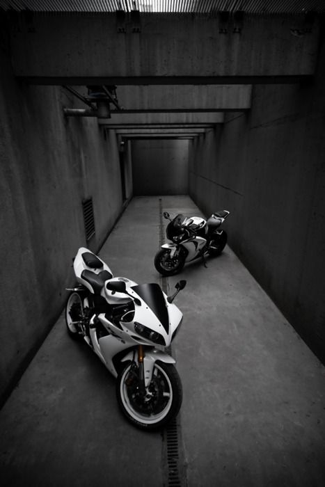 R1 Motorcycle Background, Motorcycle Wallpaper, Architecture Books, Yamaha R1, She Wolf, Yamaha Yzf, Dream Garage, Street Bikes, Gothic Architecture