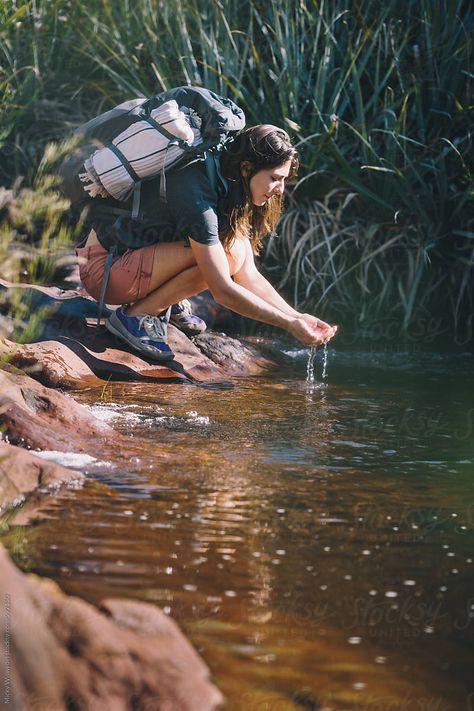 Adventure Poses, Adventurer Pose Reference, Hiking Reference Pose, Hiking Pose Reference, Photoshoot Ideas Travel, Stream Photoshoot, Women Hiking, People Hiking, Female Hiker