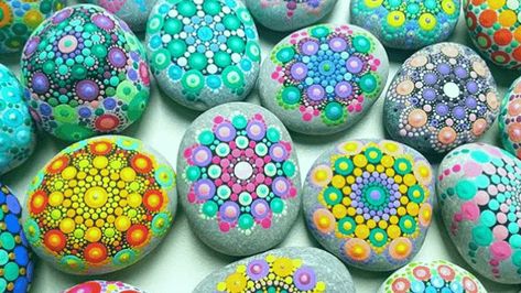 Mandala Rock Painting, Rock Painting Supplies, Painted Garden Rocks, Chakra Mandala, Painting Guide, Garden Rocks, Mandala Dotting, Craft Recipes, Glitter Jars