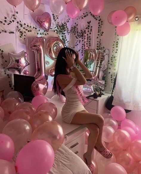 Sweet Sixteen Birthday Party Ideas, 17th Birthday Ideas, Girly Birthday Party, Birthday Goals, Cute Birthday Pictures, Birthday Ideas For Her, Cute Birthday Ideas, Bday Party Theme, Pink Birthday Party