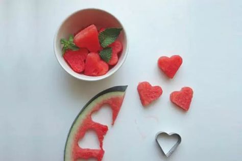 Want to ensure that your busy kid has something productive to keep him occupied. Check 10 most creative ideas on vegetable paintings for kids. Watermelon Heart, Kids Food Crafts, Best Fruit Salad, Vegetable Painting, Healthy Valentines, Watermelon Decor, Vegetable Prints, Valentine Dinner, Valentines Day Food