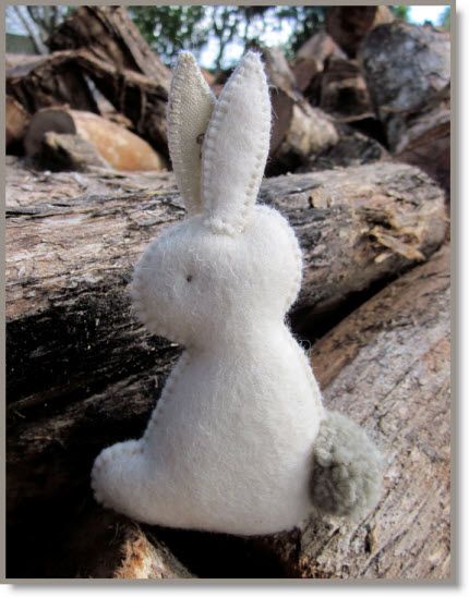 Felt Easter bunny pattern & COTTON REEL RABBIT – Felting Easter Bunny Pattern, Spring Party Decorations, Felt Ideas, Felt Bunny, Bunny Pattern, Spring Ideas, Spring Party, Easter Time, Spring Fling