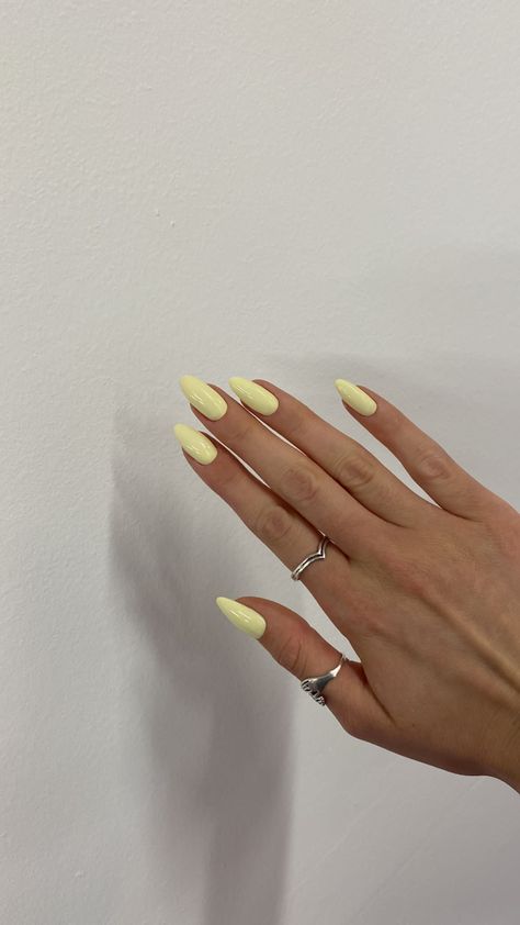 #nails Summer Yellow Nails, Paznokcie Hello Kitty, Lemon Nails, Solid Works, Kutek Disney, Gel Nail Strips, Nagel Tips, Summery Nails, Grunge Nails