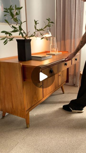 MCF - the better new on Instagram: "Two in one 🫶🏻

Unique desk/sideboard from the 1950s. Corpus in walnut veneer with three drawers, three doors, one shelf and slanted feet. The drawer element can be pulled out to convert the sideboard into a desk. Smart piece 💡!

#refurbishedfurniture #desk #secondlife #midcenturyfurniture" Sideboard Desk Combo, Desk Dresser Combo, Sideboard Desk, Desk Smart, Smart Desk, Unique Desk, Unique Desks, Refurbished Furniture, A Desk