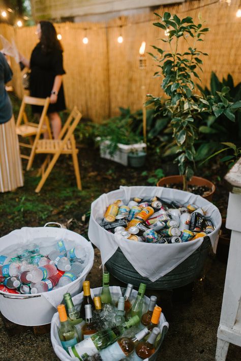 Backyard Party Inspiration, Outdoor Party Wedding, Backyard Beverage Station, Engagement Cookout Ideas, Wedding Party Backyard, Backyard Bar Party, Backyard Wedding Drinks, Cocktail Party Bar Setup, Patio Cocktail Party