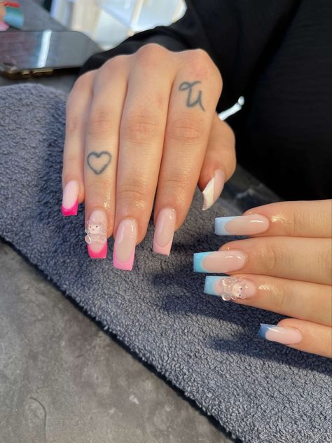 Nails Acrylic Gender Reveal, Gender Nails Ideas Reveal, Gender Reveal Nail Ideas Acrylic, Nails Gender Reveal Cute Ideas, Gender Reveal Nails Ideas Acrylic Short, Gender Reveal Nails Ideas Simple Short, Gender Reveal Nails Ideas Short, Baby Reveal Nails Ideas, Gender Reveal Ideas Nails