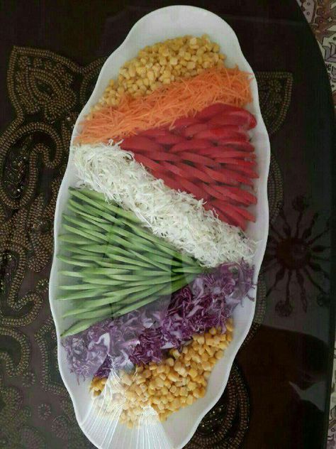 Vegetable Snacks, Decorações Com Comidas, Amazing Food Decoration, Catering Ideas Food, Food Carving, Easy Food Art, Edible Food, Food Displays, Persian Food