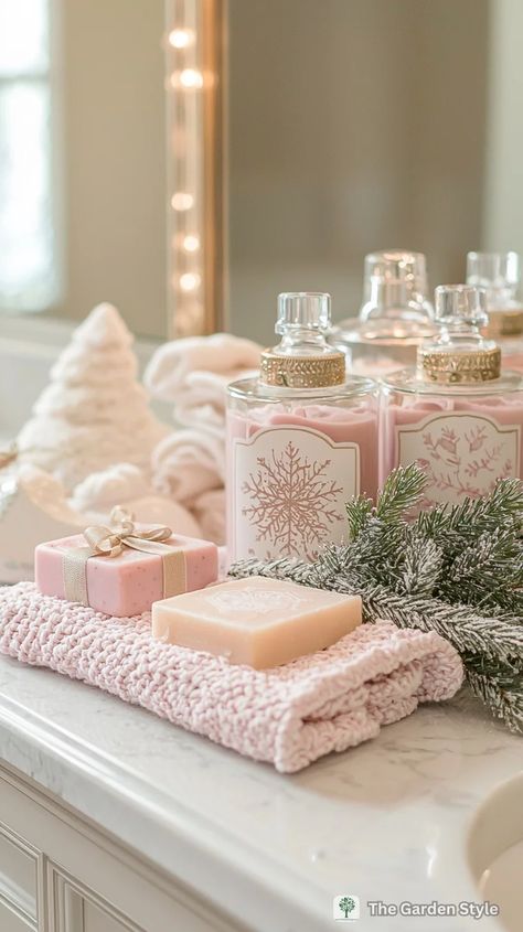 35 Inspiring Pink Christmas Decorations - The Garden Style Pink Christmas Bathroom Decor, Winter Bathroom Decor Ideas, Pink Christmas Bathroom, Spa Christmas Decor, Pink Candles Aesthetic, Christmas Bathroom Decor Small Spaces, Christmas Decorations Pink, Bathroom Christmas Decor, Pink Christmas Aesthetic