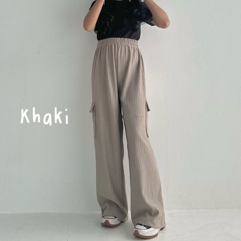 Bahan: kain knit hornet tebal Panjang celana: 102cm Lingkar pinggul: 96cm Lingkar paha: 29-58cm Ada list cargo dibagian saku kaki Hornet, Cargo Pants, Knitting, Pants, Trousers