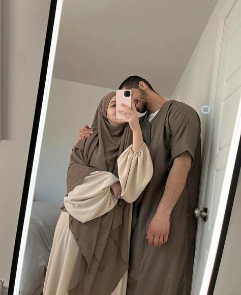 Ootd Couple, Trending Summer Nails, Bitmoji Outfits, Outfits Baddie, Couple Fits, Mode Turban, Muslim Couple Photography, Wedding Mehndi, Hijab Aesthetic