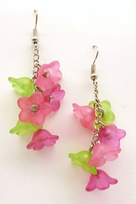 Anting Manik, Lucite Flower Earrings, Lucite Jewelry, Acrylic Flowers, Funky Jewelry, Jewelry Making Tutorials, Beads And Wire, Bead Jewellery, Beaded Jewelry Diy