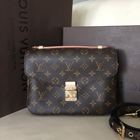 „Secured item. #louisvuitton Pochette Metis in Monogram Canvas” Lv Pochette Metis, Authentic Louis Vuitton Bags, Louis Vuitton Pochette Metis, Fashion Tote Bag, Louis Vuitton Damier Azur, Louis Vuitton Pochette, Vuitton Handbags, Authentic Louis Vuitton, Vuitton Bag