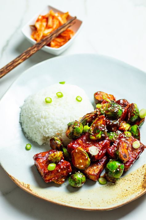 30 Minute Meals: Stir Fried Gochujang Sprouts w/ Crispy Tofu — ODDBOX What Is Tofu, Cook Tofu, Sprouts Recipe, Kimchi Recipe, Grilled Tofu, Stir Fry Sauce, Crispy Tofu, Baked Tofu, Brussels Sprouts Recipe