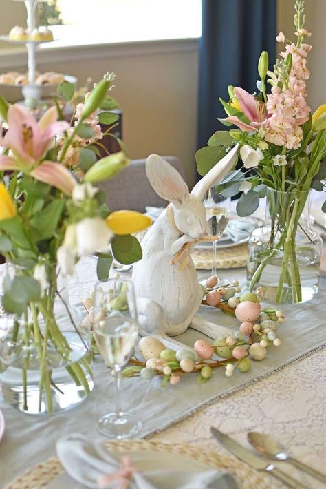 The Easter bunny centerpiece at this rustic Easter Party is gorgeous! See more party ideas and share yours at CatchMyParty.com #catchmyparty #partyideas #easter #easterparty #eastertablesettings #easterbunny #easterbunnycenterpiece Easter Party Activities, Easter Party Table, Easter Bunny Centerpiece, Diy Osterschmuck, Kids Easter Party, Easter Dinner Table, Easter Event, Easter Party Decor, Easter Table Settings