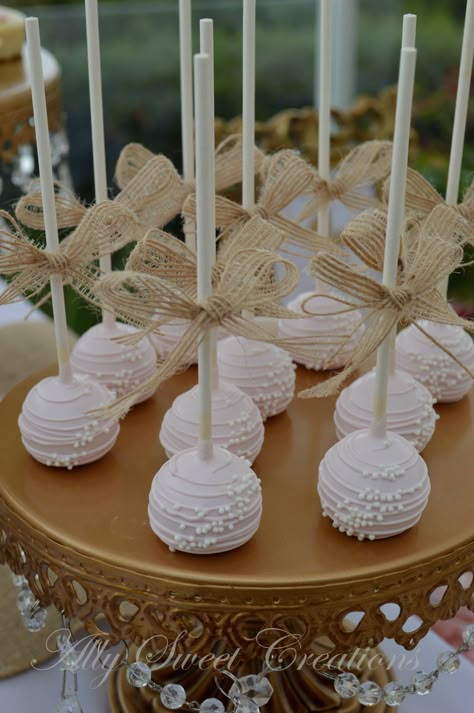 Burlap bow pink cakepops Bridal Shower Cakes Rustic, Blush Wedding Cakes, Cake Pop Displays, Wedding Shower Cakes, Bridal Shower Cupcakes, Cake Pop Decorating, Blush Bridal Showers, Wedding Cake Pops, Dessert Bar Wedding