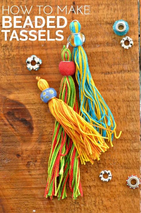 DIY BEADED TASSELS Tassen Hanger, Beaded Tassels Diy, Make Tassels, Diy Tassels, Tassels Tutorials, Tassels Diy, Tassel Crafts, How To Make Tassels, شال كروشيه