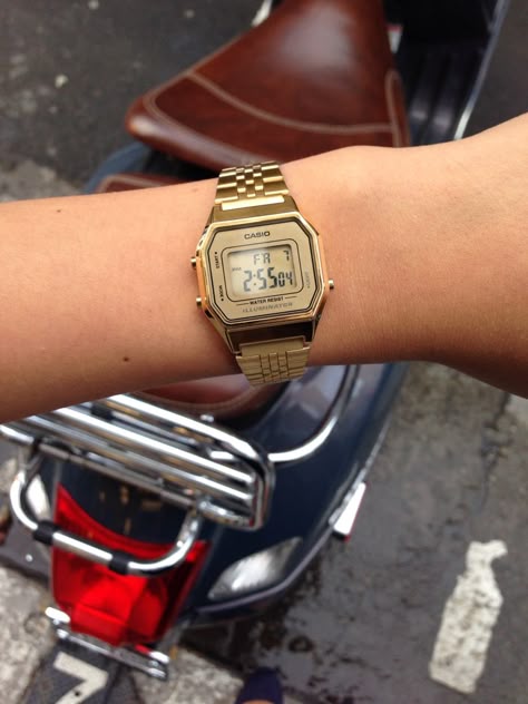 #casio #vintage Casio Vintage Watch Woman, Gold Casio Watch, Casio Gold Watch, Casio Watch Women, Casio Vintage Watch, Casio Vintage, Vsco Photography, Woman Outfit, Vintage Watches Women